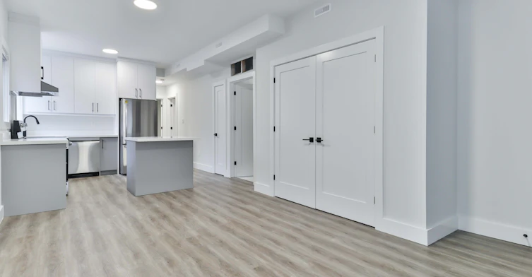 Main Floor-6 Chudleigh Road, Toronto, ON, M6E 1Y8 - 4