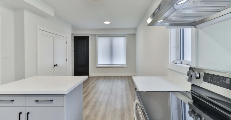 Main Floor-6 Chudleigh Road, Toronto, ON, M6E 1Y8 - 11