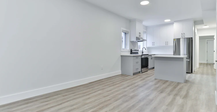 Main Floor-6 Chudleigh Road, Toronto, ON, M6E 1Y8 - 3