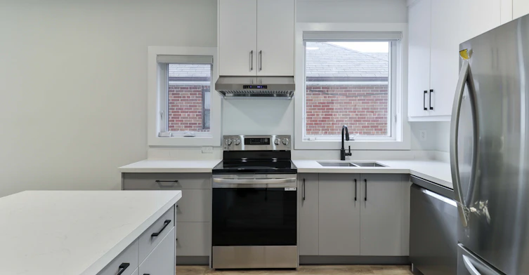 Main Floor-6 Chudleigh Road, Toronto, ON, M6E 1Y8 - 12