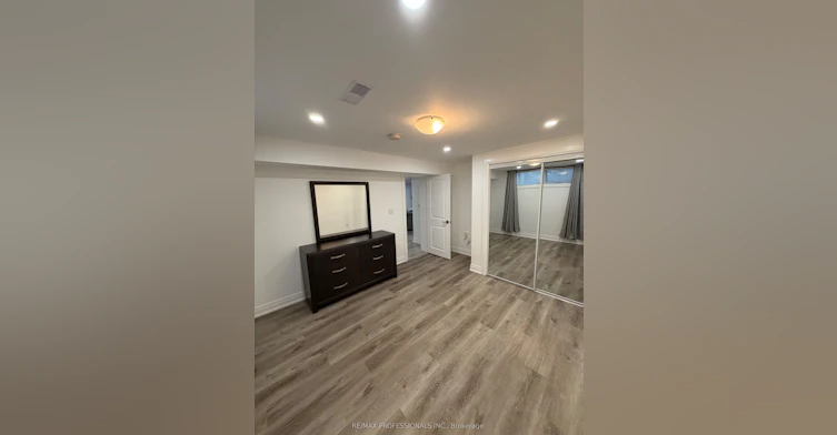 19 Greencoat Road, Toronto, ON, M9B 4V1 - 8
