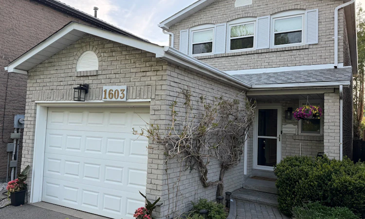 1603 Dewberry Crescent