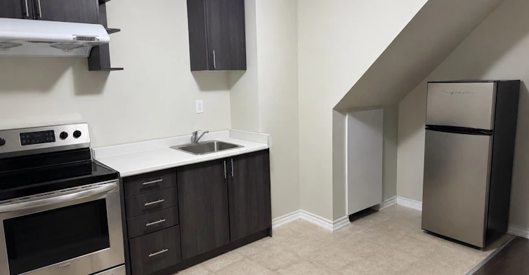 4 Matagami Street, Brampton, ON, L6Y 0M9 - 5