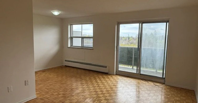 2-504-515 North Service Road, Mississauga, ON, L5A 1B3 - 2