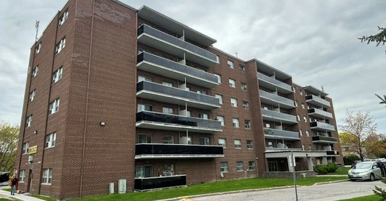 2-504-515 North Service Road, Mississauga, ON, L5A 1B3