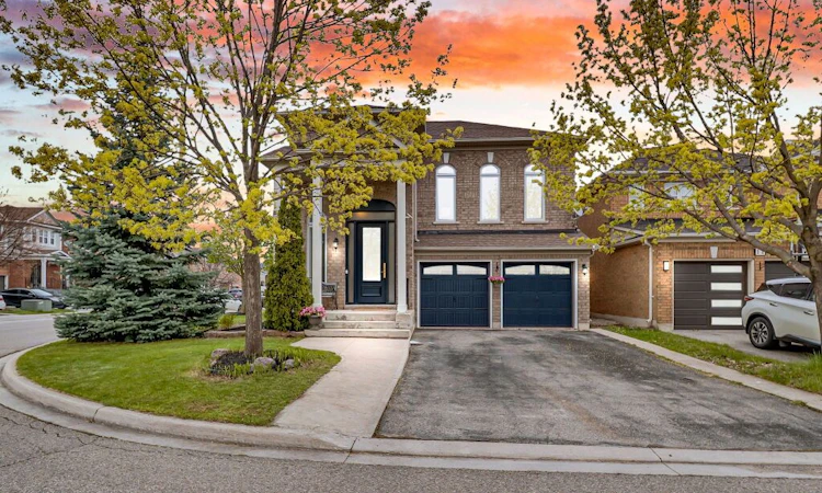 13 Mistycreek Crescent