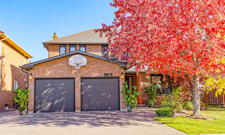 4392 Grassland Crescent