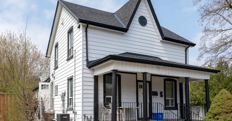 Upper-52 Wellington Street W, Brampton, ON, L6Y 1K9