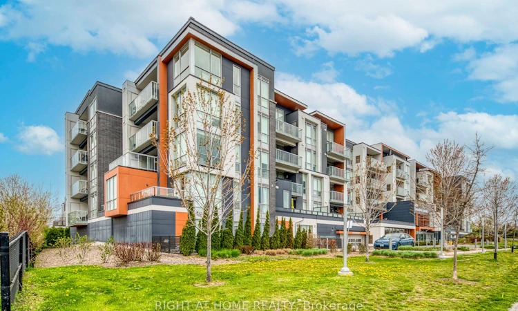 215-3028 Creekshore Common