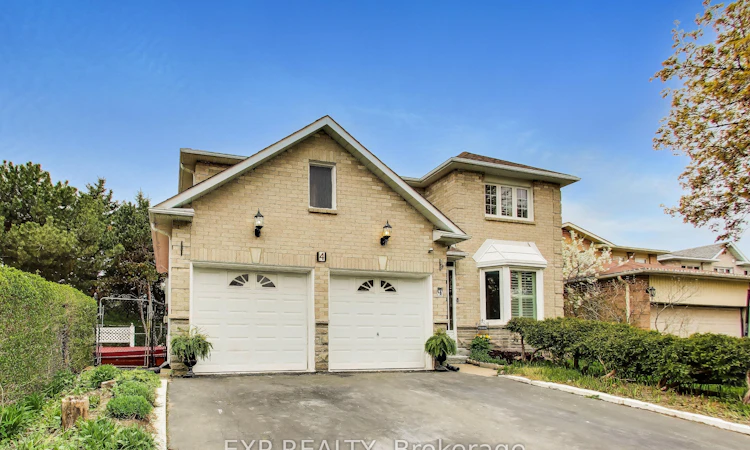 4 Leatherhead Court