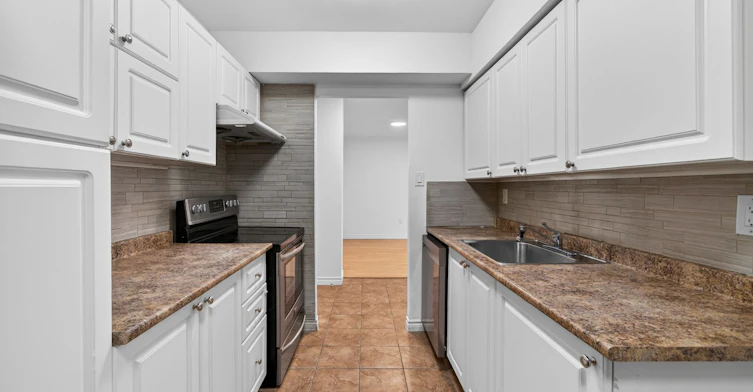 702-390 Dixon Road, Toronto, ON, M9R 1T4 - 9
