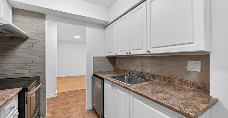 702-390 Dixon Road, Toronto, ON, M9R 1T4 - 11