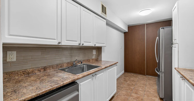 702-390 Dixon Road, Toronto, ON, M9R 1T4 - 7