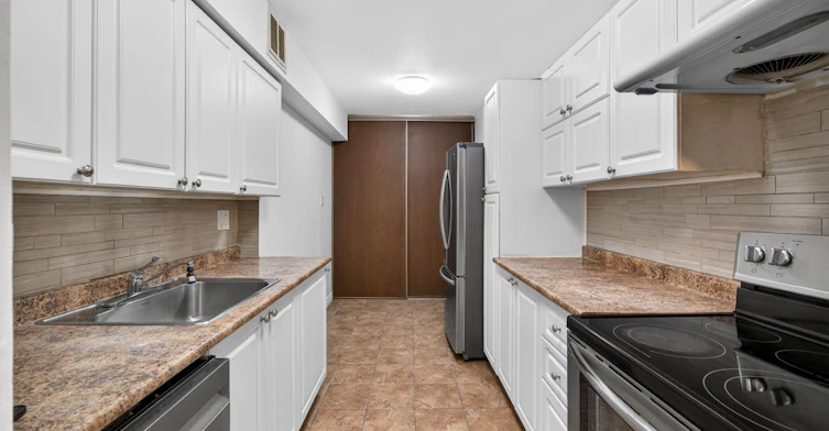 702-390 Dixon Road, Toronto, ON, M9R 1T4 - 6