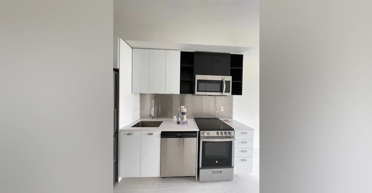 810-10 De Boers Drive, Toronto, ON, M3J 0L6 - 14