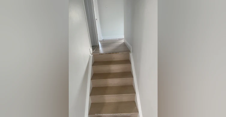 UPPER-45 Elmvale Crescent, Toronto, ON, M9V 2B8 - 6