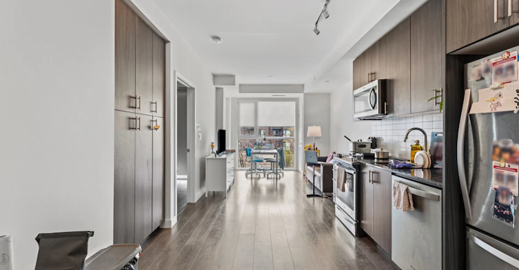 204-210 Sabina Drive E, Oakville, ON, L6H 0W6 - 5