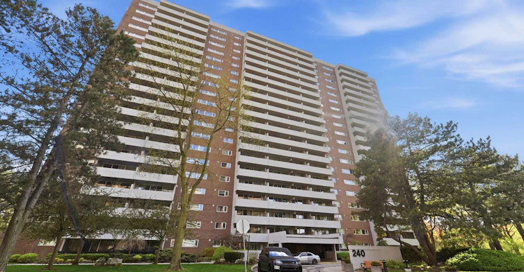 2011-240 Scarlett Road, Toronto, ON, M6N 4X4