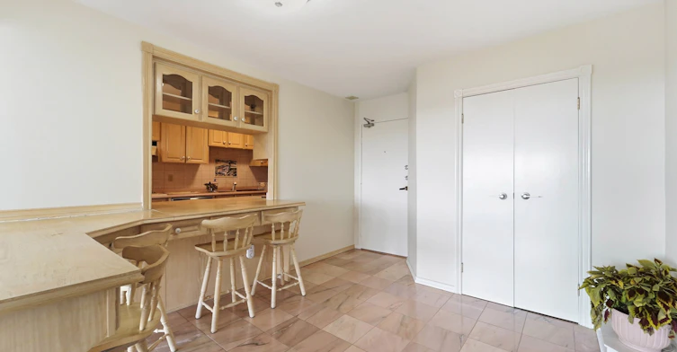 2011-240 Scarlett Road, Toronto, ON, M6N 4X4 - 3