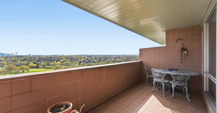 2011-240 Scarlett Road, Toronto, ON, M6N 4X4 - 17