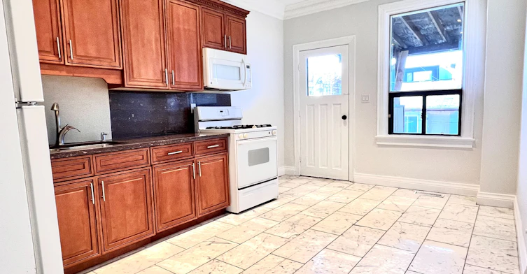 Upper-1149 Dufferin Street, Toronto, ON, M6H 4B7 - 3