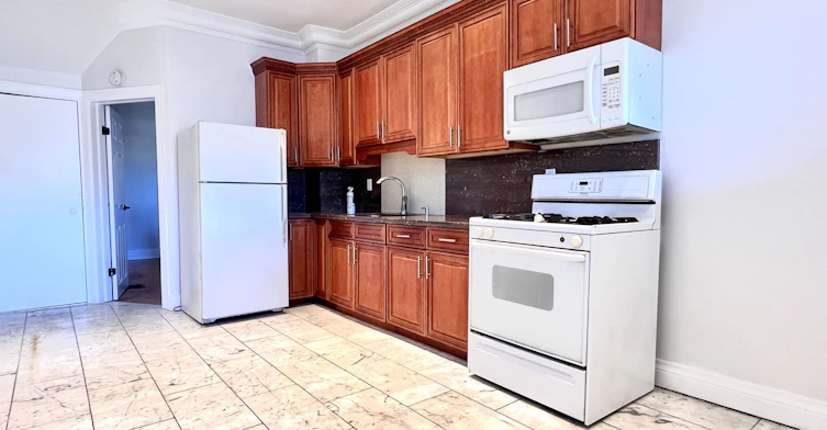 Upper-1149 Dufferin Street, Toronto, ON, M6H 4B7 - 4