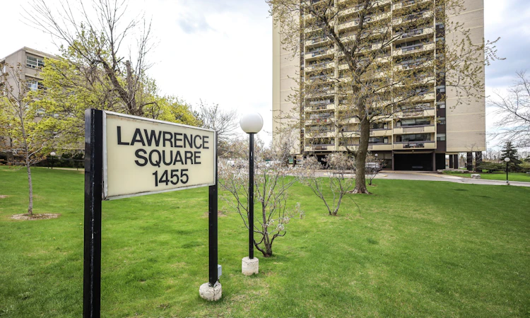 207-1455 Lawrence Avenue W
