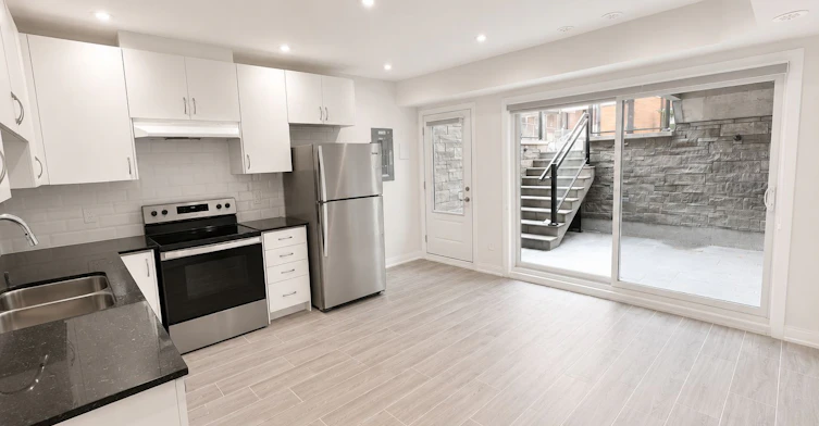 Basement-431 Concord Avenue, Toronto, ON, M6H 2P9 - 5