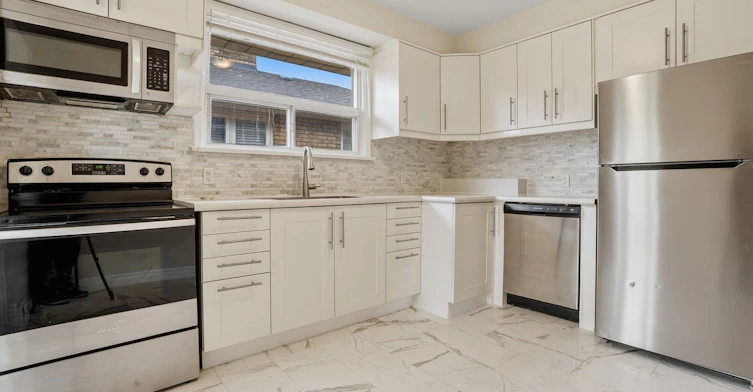 4 Kebral Avenue, Toronto, ON, M9B 1C6 - 8