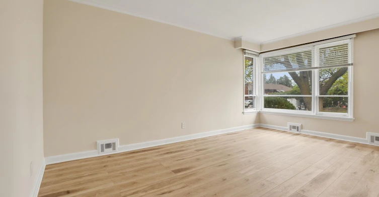 4 Kebral Avenue, Toronto, ON, M9B 1C6 - 4