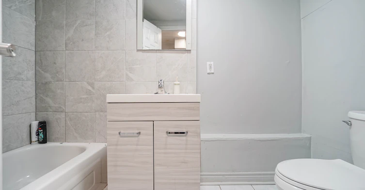 Lower-47 Greendale Avenue, Toronto, ON, M6N 4P4 - 5