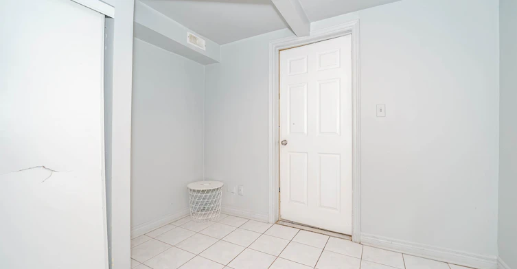 Lower-47 Greendale Avenue, Toronto, ON, M6N 4P4 - 8