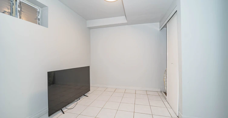 Lower-47 Greendale Avenue, Toronto, ON, M6N 4P4 - 6