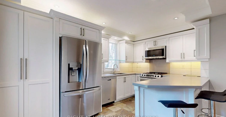2-1186 Royal York Road, Toronto, ON, M9A 4B3