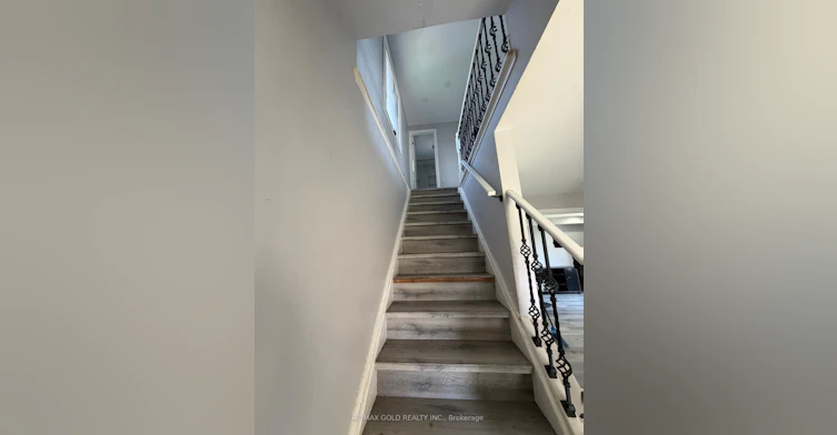 Upper Leave 1/2nd Floor-5 Herron Place, Brampton, ON, L6S 1P3 - 4
