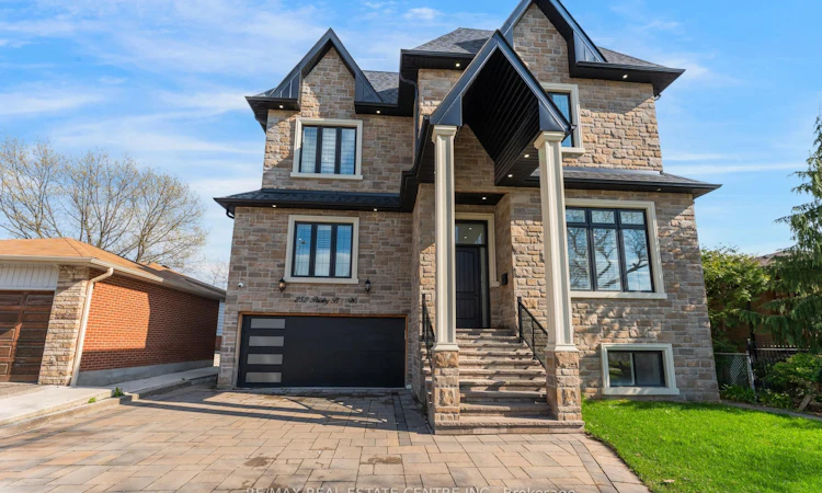 252 Paisley Boulevard W