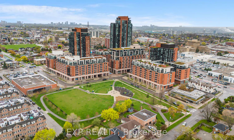 729-830 Lawrence Avenue W