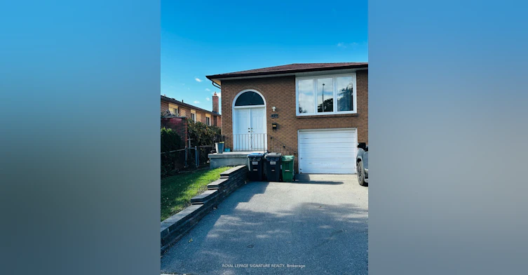 827 Stainton Drive, Mississauga, ON, L5C 1G2