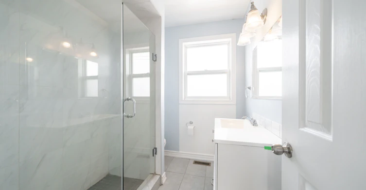 Upper-35A Bowie Avenue, Toronto, ON, M6E 2P2 - 18