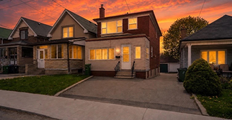 Upper-35A Bowie Avenue, Toronto, ON, M6E 2P2 - 23