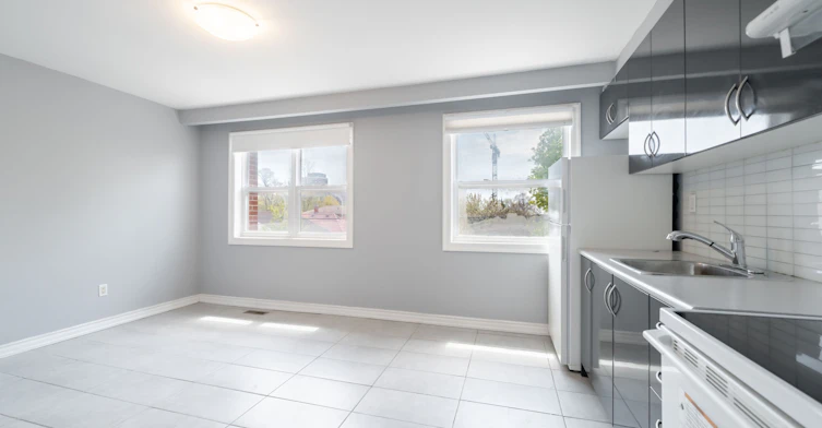 Upper-35A Bowie Avenue, Toronto, ON, M6E 2P2 - 7