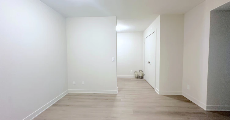 301-3385 Dundas Street W, Toronto, ON, M6S 2S2 - 2