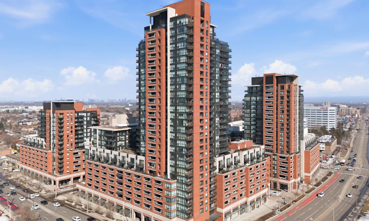 446-830 Lawrence Avenue W