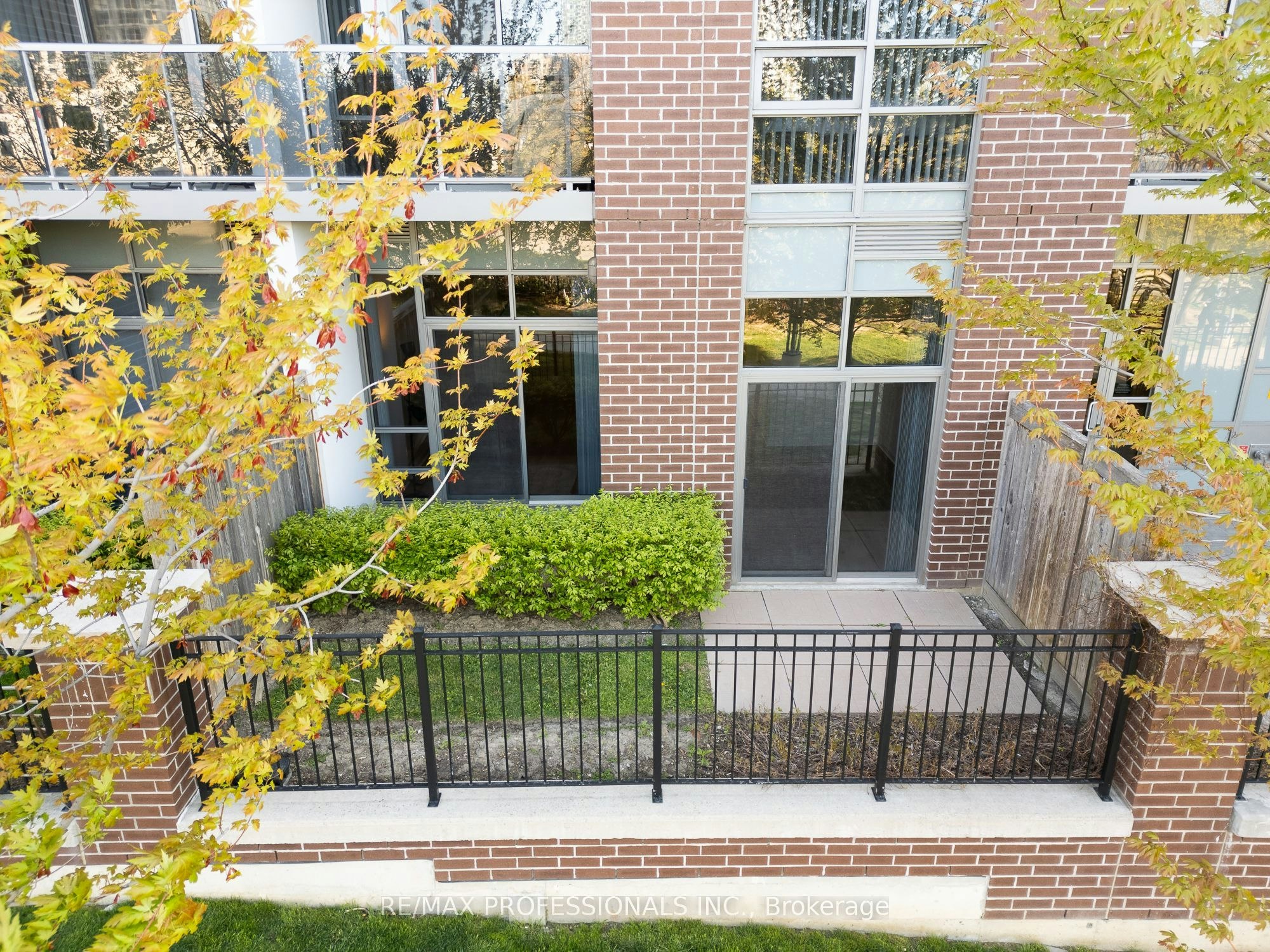 101-1 Michael Power Place, Toronto, ON, M9A 0A1