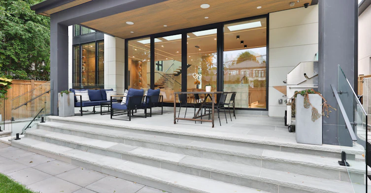 12 Bernice Avenue, Toronto, ON, M8Y 1Z6 - 7