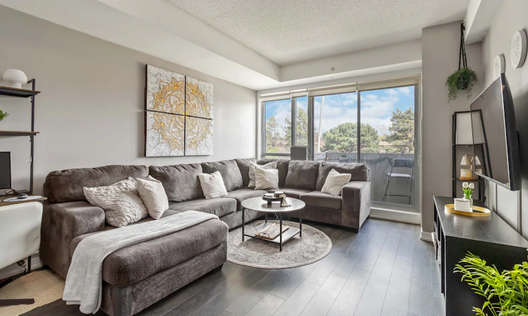 205-1284 Guelph Line