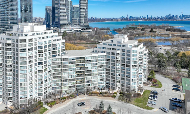 607-2261 Lake Shore Boulevard W