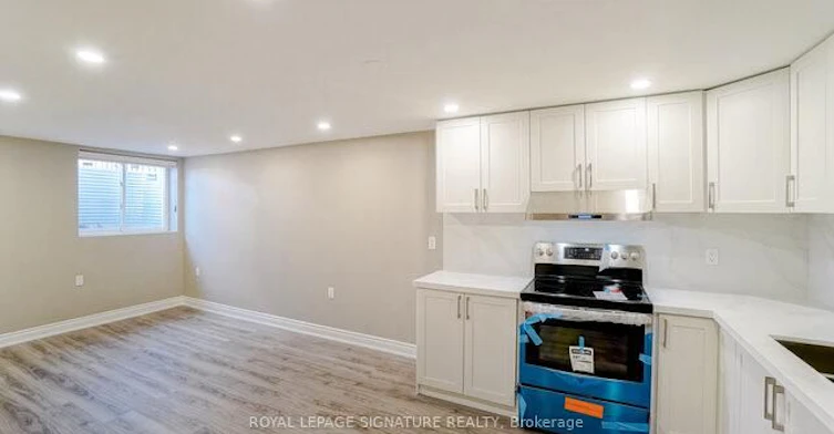 7102 Salme Drive, Mississauga, ON, L5N 5C7 - 4