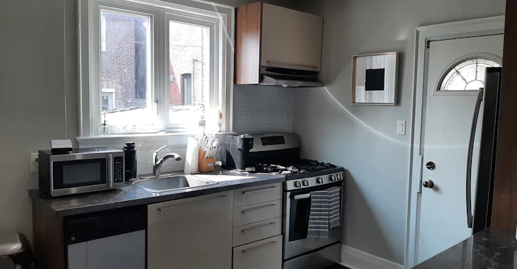 Upper-180 Dufferin Street, Toronto, ON, M6K 1Z2 - 10