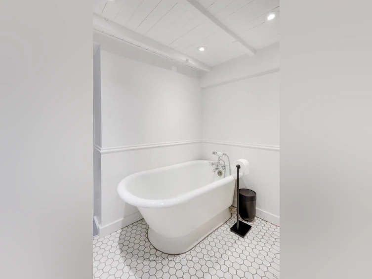 110 Fern Avenue, Toronto, ON, M6R 1K3 - 34